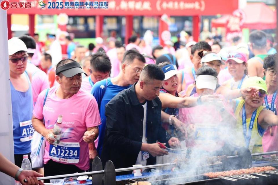 百米鹤岗小 百米鹤岗小